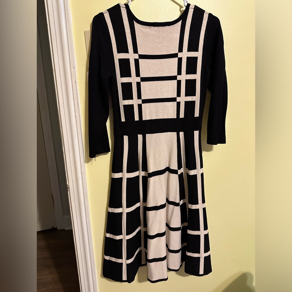 Women’s dress - Picture 4 of 5